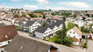 Luftaufnahme von Mehrfamilienhäusern und Doppelhaushälften in Gerstetten – Es handelt sich um ein Rendering.